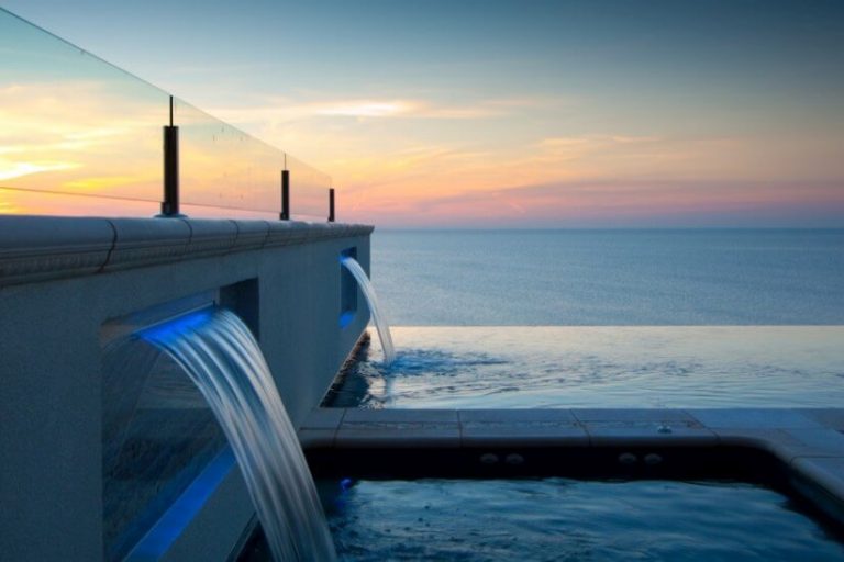 Have you ever dreamt of having an infinity resort-style pool in your backyard? Now is it possible with fibreglass pools, too. Read on :) Building infinity pools