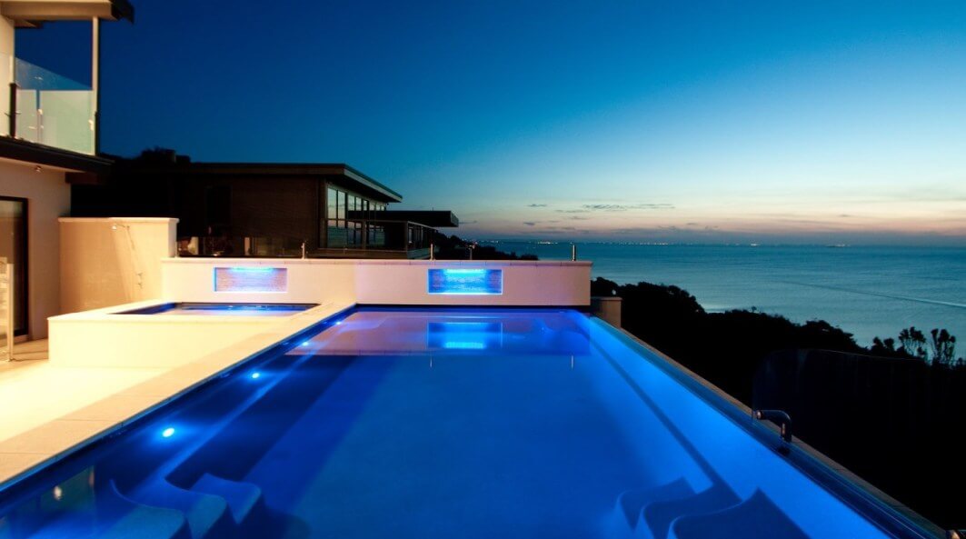 Gordon Ave Pools and Spas_Infinity-X-Trainer-pool-built-above-ground-with-Maxi-Rib Infinity pools thanks to maxi rib technology