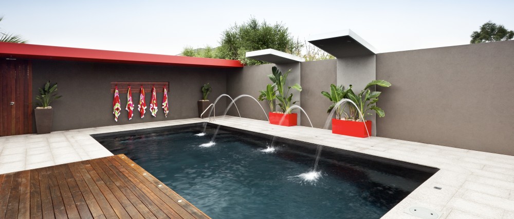 Gordon Ave Pools and Spas Deck jets from side of the fibreglass pool